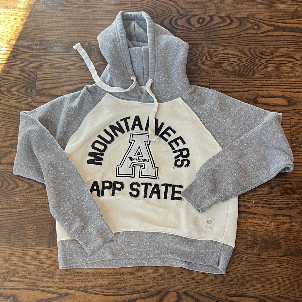 Pressbox Gray and Cream Knit Pullover